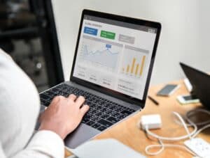 Nova atualização do Google Ads gera imagens de pessoas com IA