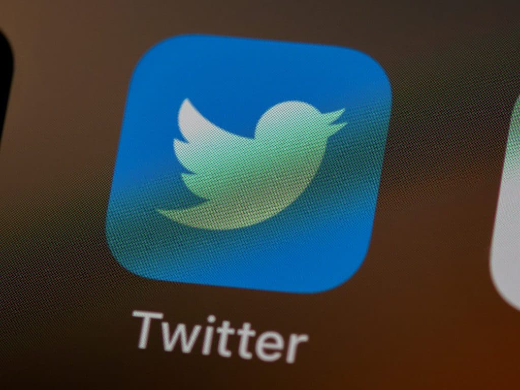 Nova funcionalidade: É possível enviar mensagens de áudio por DM no Twitter Nova funcionalidade: É possível enviar mensagens de áudio por DM no Twitter